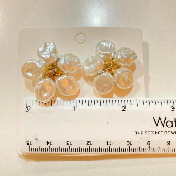 Imitation Baroque Pearl Flower Earrings – Gold Center imitation Petal Studs new - Picture 5 of 5